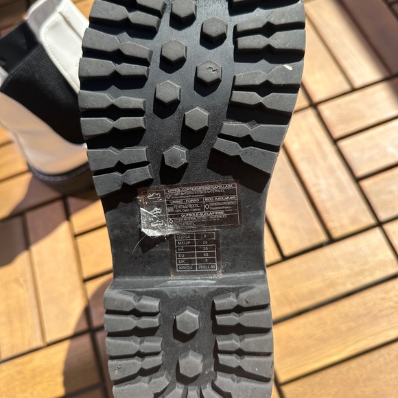 White Boots - Picture 3 of 3